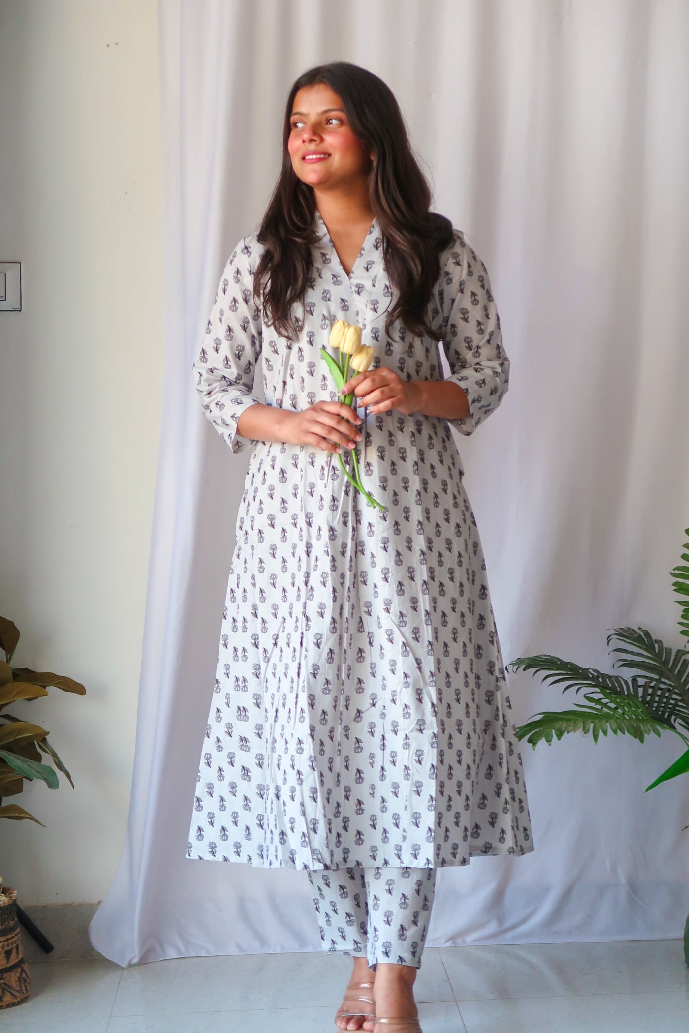 Cosmos Butta Suit Set - Raahat4.0