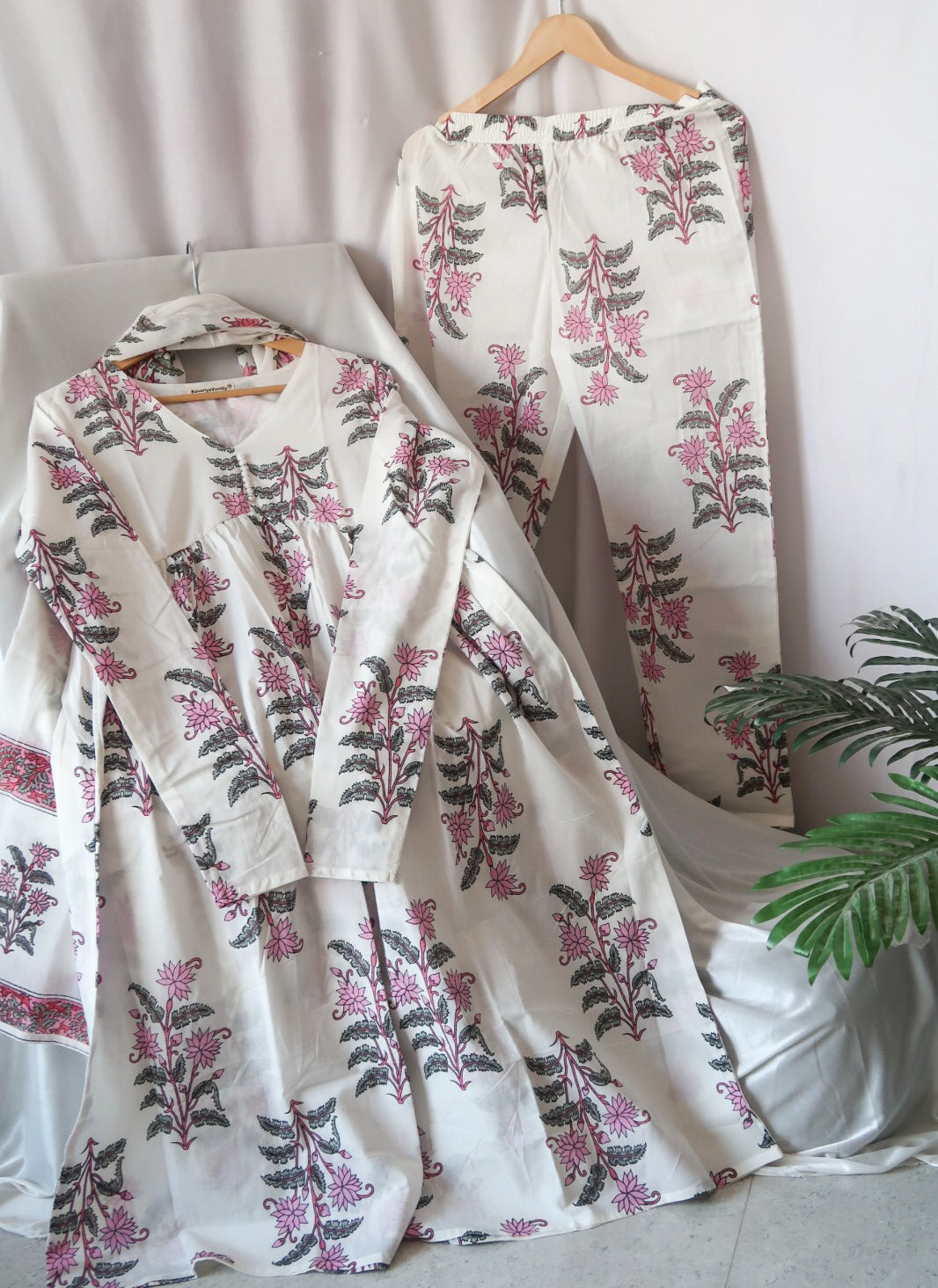 Gulaabi Mood Suit - Neer 1.0