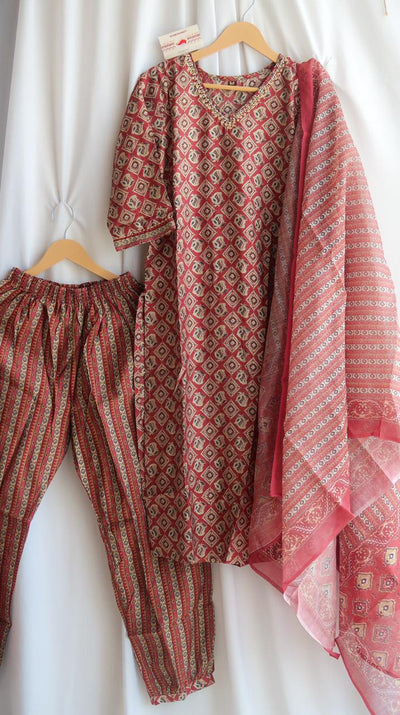 Kand Pushp Festive Special Slim Fit Suit Set